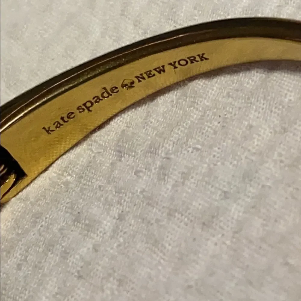Designer Kate Spade Spot the Spade Open Hinge Bangle Bracelet - Picture 5 of 6